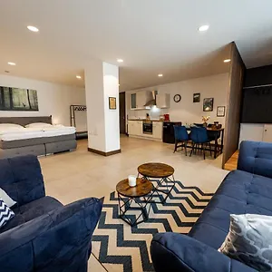 Apartment Servus-apartments Direkt In Der Nah Am Wasser Netflix